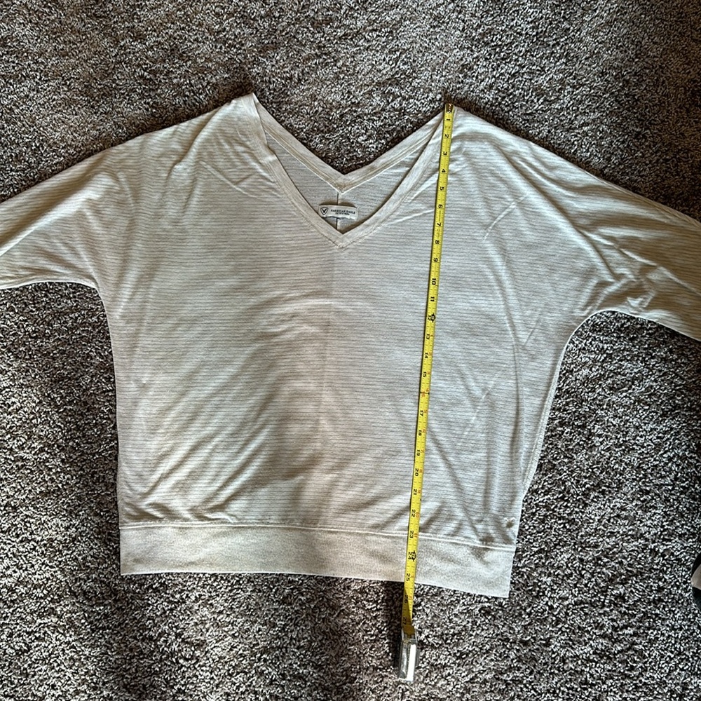 3/$15 AMERICAN EAGLE LONG SLEEVE FRONT/BACK V-SHIRT TOP RIB CUFFS/WAIST CREAM - Picture 8 of 8